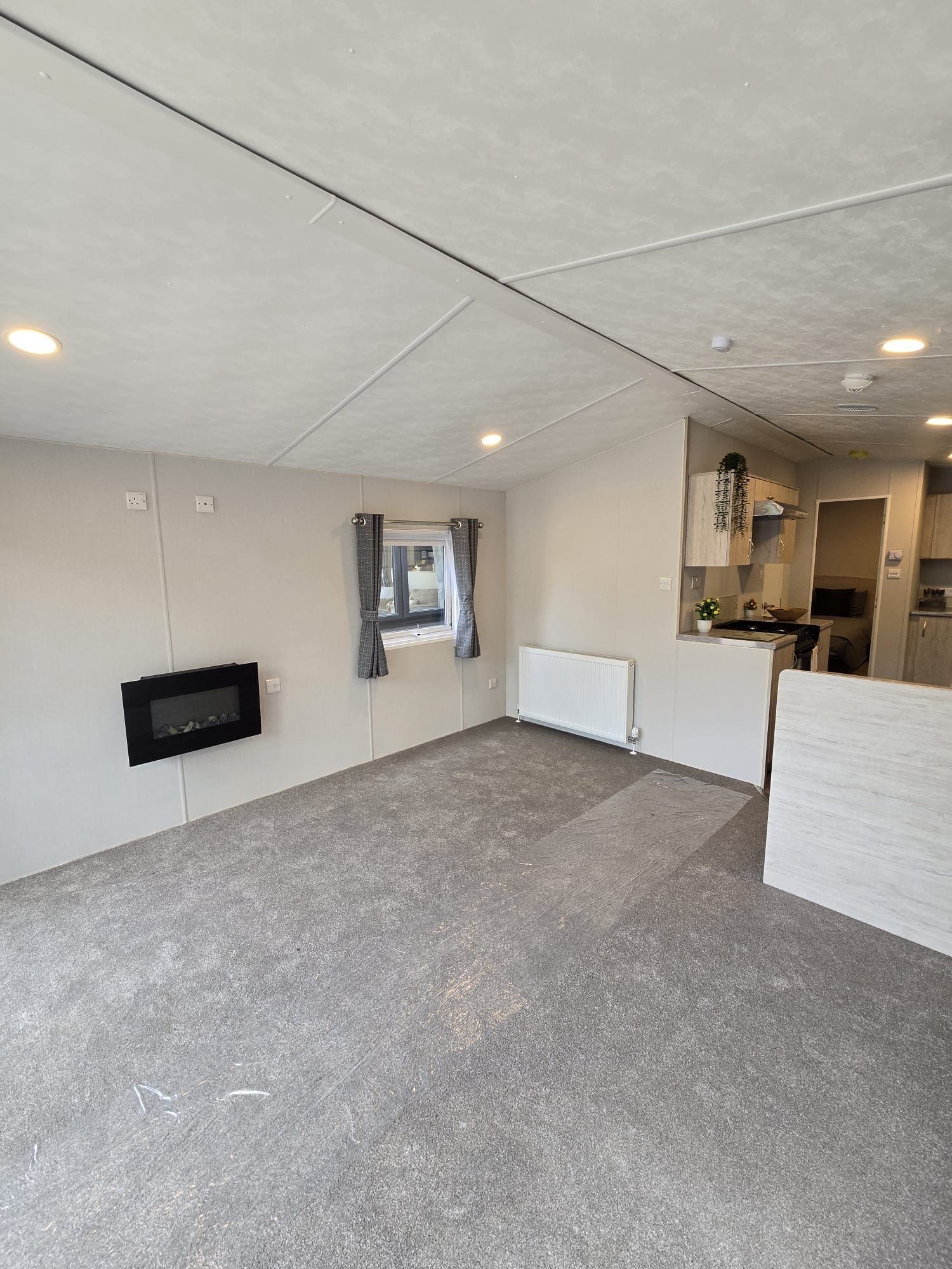 AVAILABLE | 2026 | Sunrise ‘Micro’ Lodge | 31×12 | 1 King Bed - Image 5