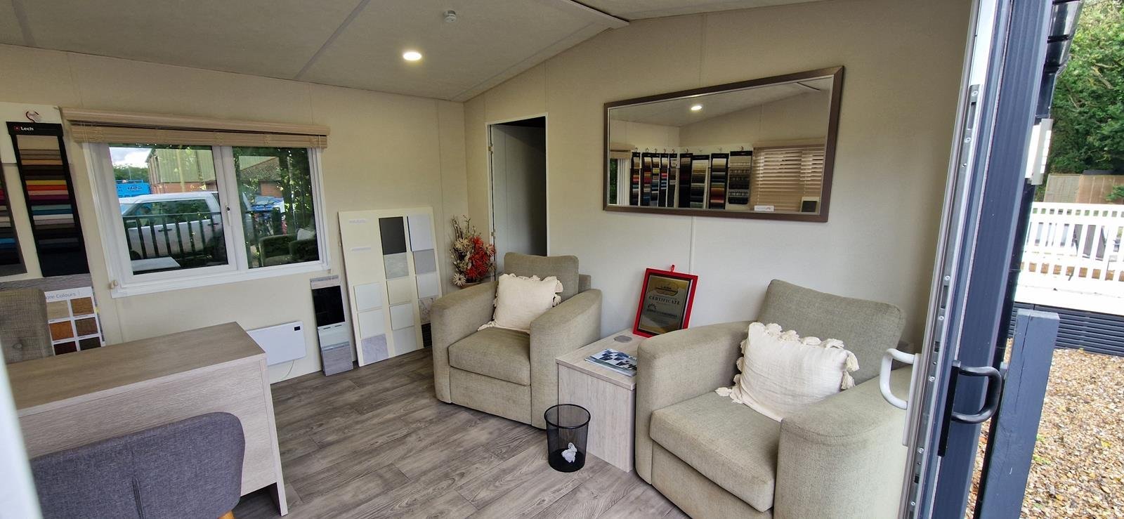 AVAILABLE | Garden Office/ Glamping | 19×12 with kitchen | D/Glazing & Heating - Image 4