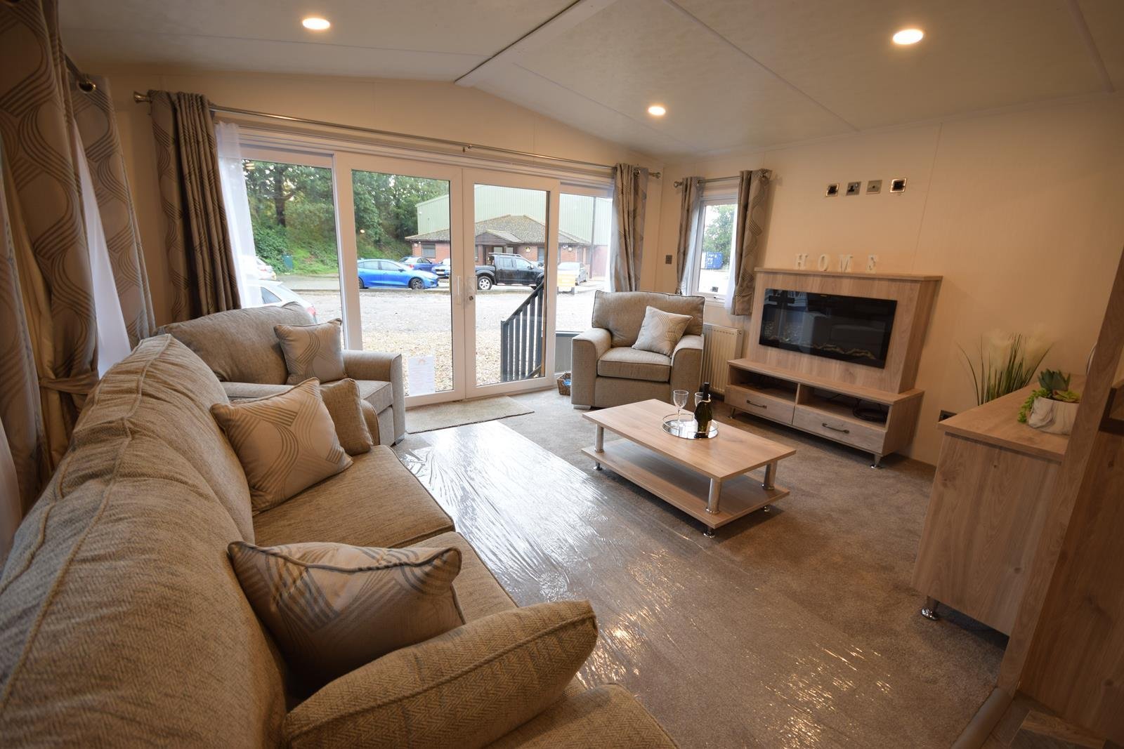 PRE-ORDER | 2027 Sunrise Lodge Superior | 41×14 with 3 beds - Image 3
