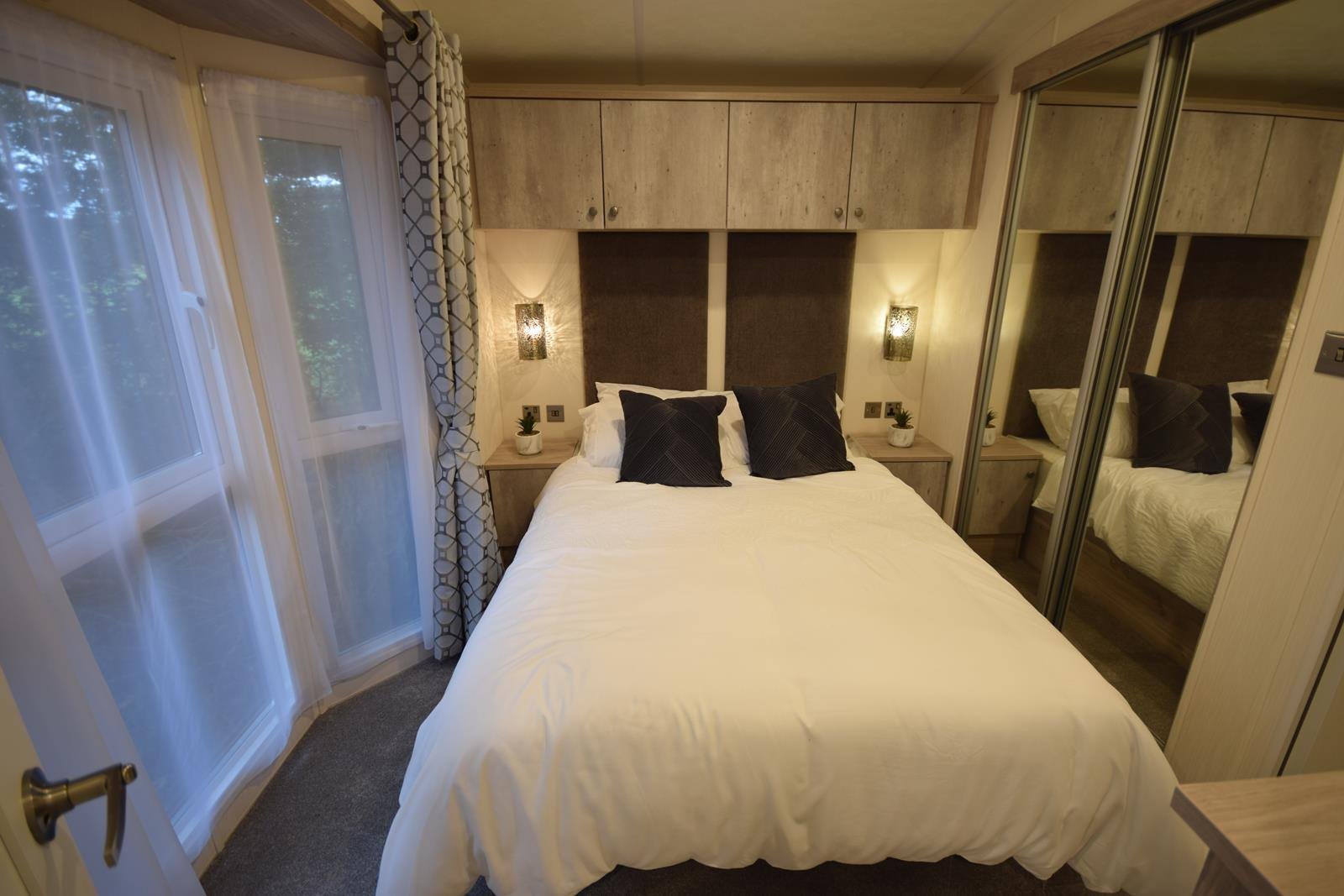 PRE-ORDER | 2027 Sunrise Lodge Superior | 41×14 with 3 beds - Image 24