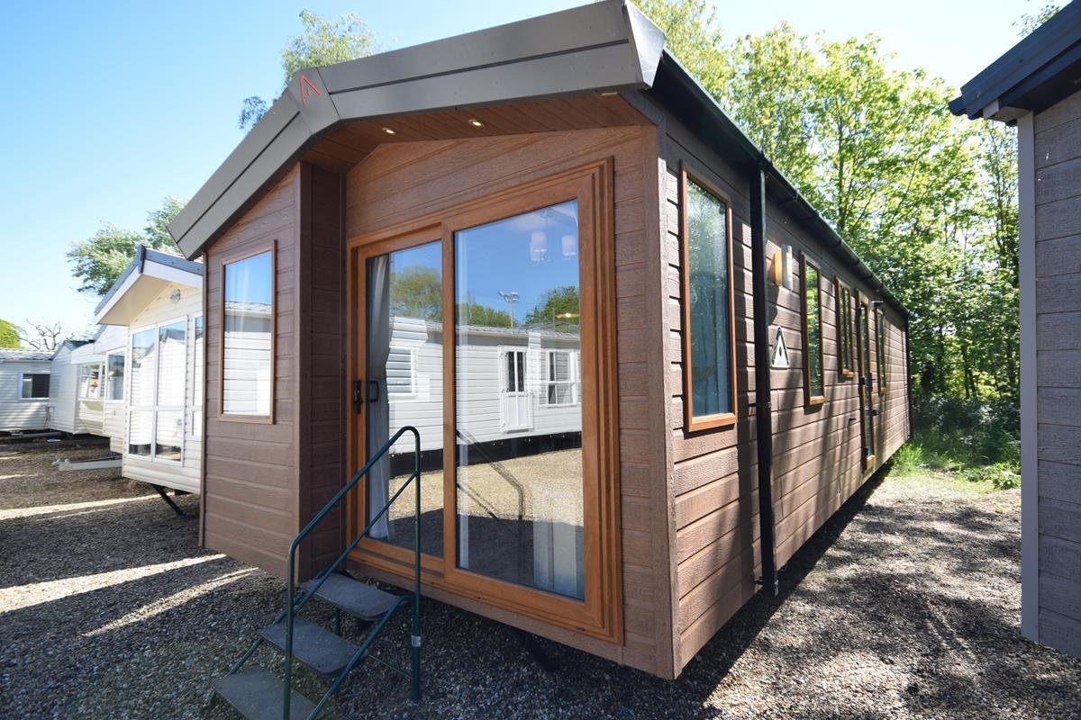 SOLD | USED 2020 Atlas Debonair Lodge | 38×12 with 2 beds