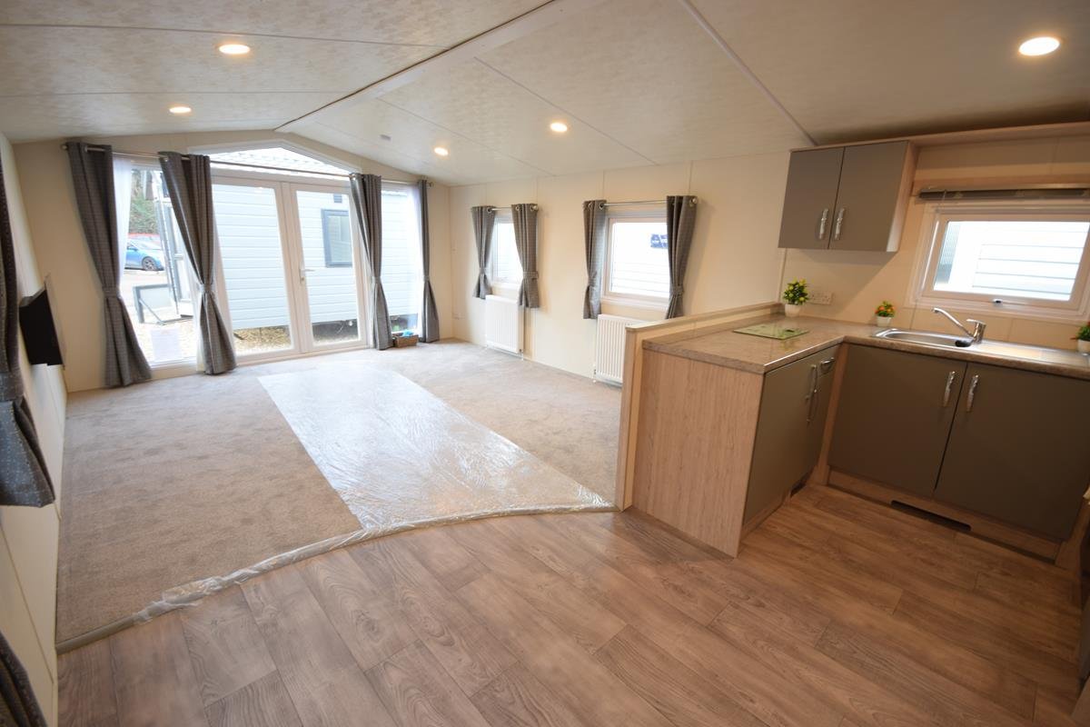 PRE-ORDER | 2027 | Sunrise Lodge Deluxe 38×13 | 2 beds - Image 6
