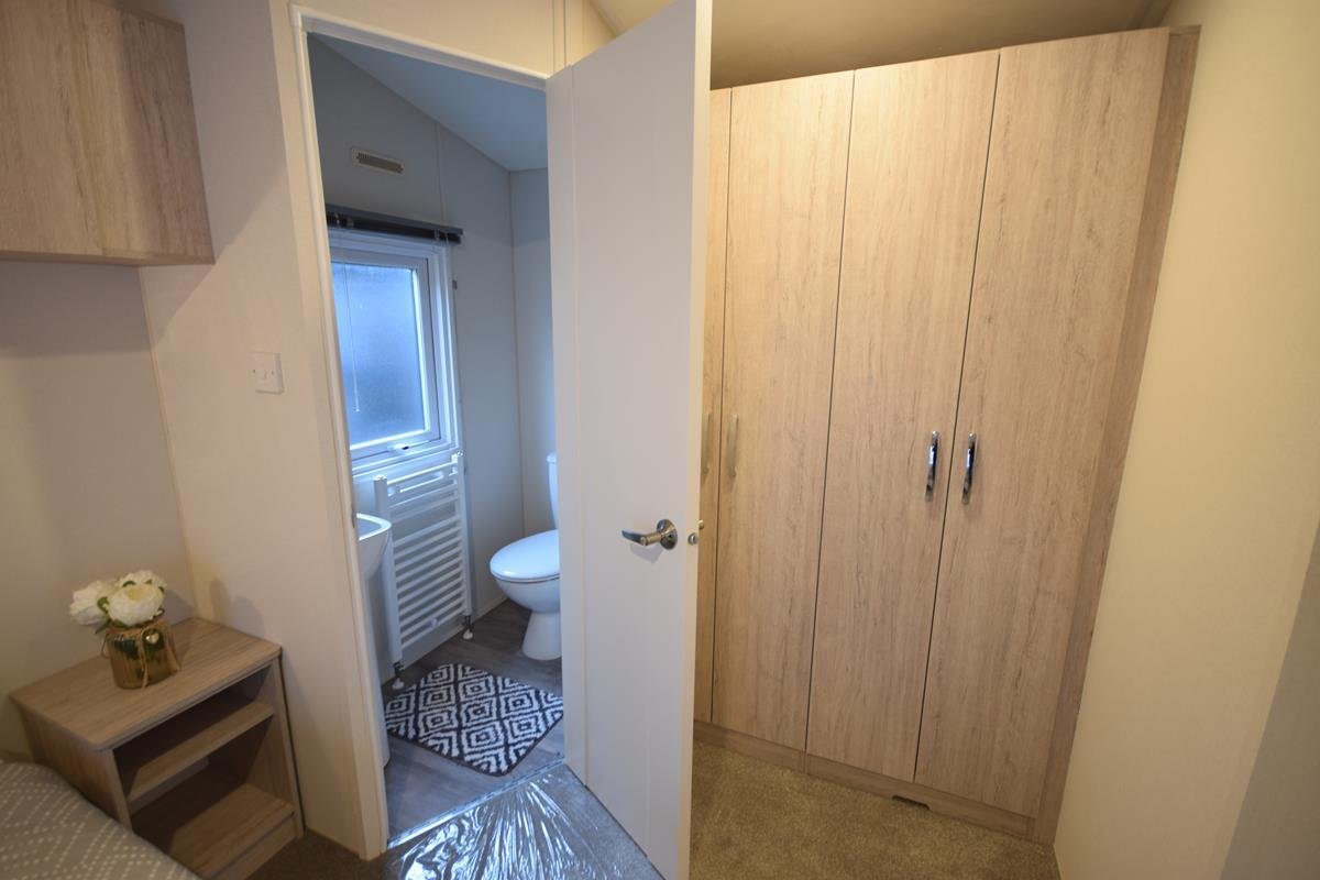 PRE-ORDER | 2027 | Sunrise Lodge Deluxe 38×13 | 2 beds - Image 23