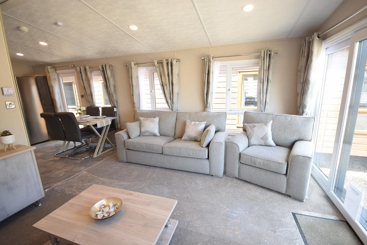 AVAILABLE | 2026 | NEW Sunrise Lodge ‘Superior’ | 40×13 with 2 beds - Image 4