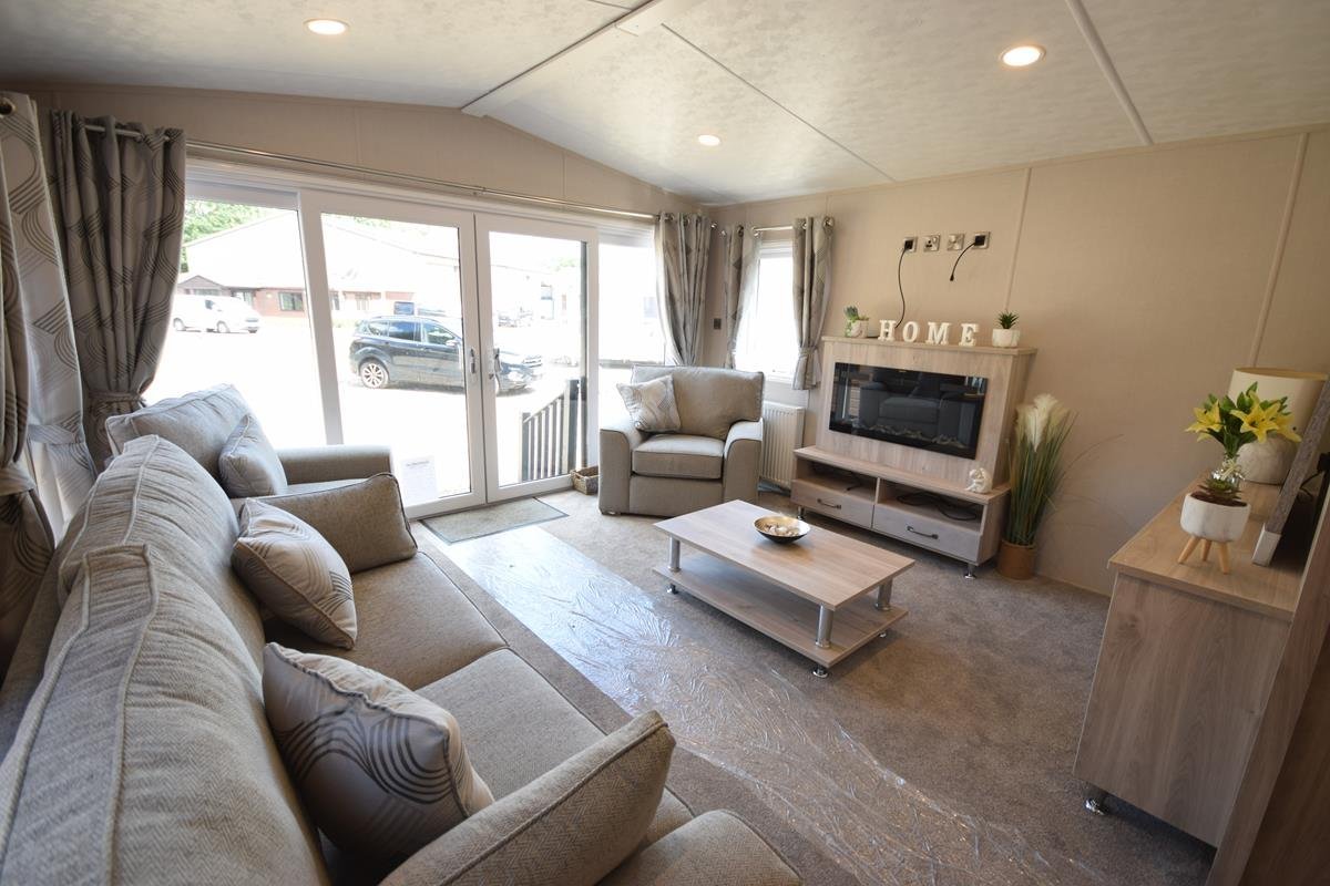 AVAILABLE | 2026 | NEW Sunrise Lodge ‘Superior’ | 40×13 with 2 beds - Image 5