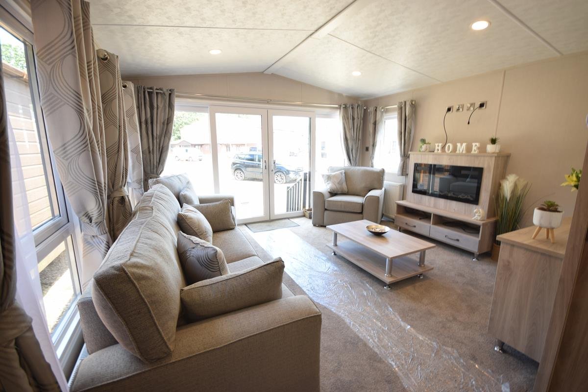 AVAILABLE | 2026 | NEW Sunrise Lodge ‘Superior’ | 40×13 with 2 beds - Image 6