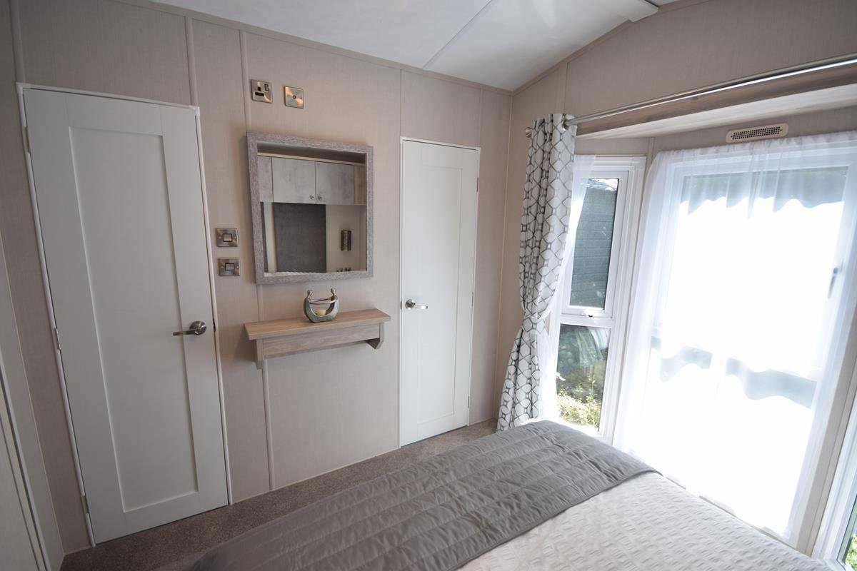 AVAILABLE | 2026 | NEW Sunrise Lodge ‘Superior’ | 40×13 with 2 beds - Image 22