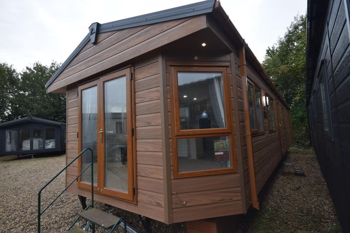 PRE-ORDER | 2027 Sunrise Lodge Oaktree 40×13 | WETROOM | 2 Double Beds