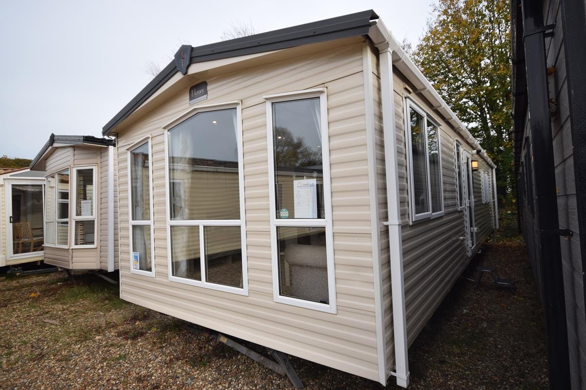 AVAILABLE – 2016 Victory Torino 38×12 | 3 beds | Full Winterpack