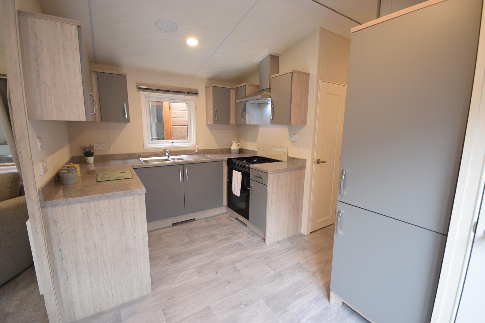 PRE-ORDER | 2027 Sunrise Lodge Deluxe Super’ | 41×13 | 3 beds - Image 9