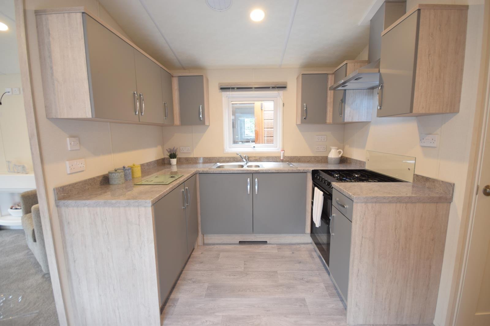 PRE-ORDER | 2027 Sunrise Lodge Deluxe Super’ | 41×13 | 3 beds - Image 10