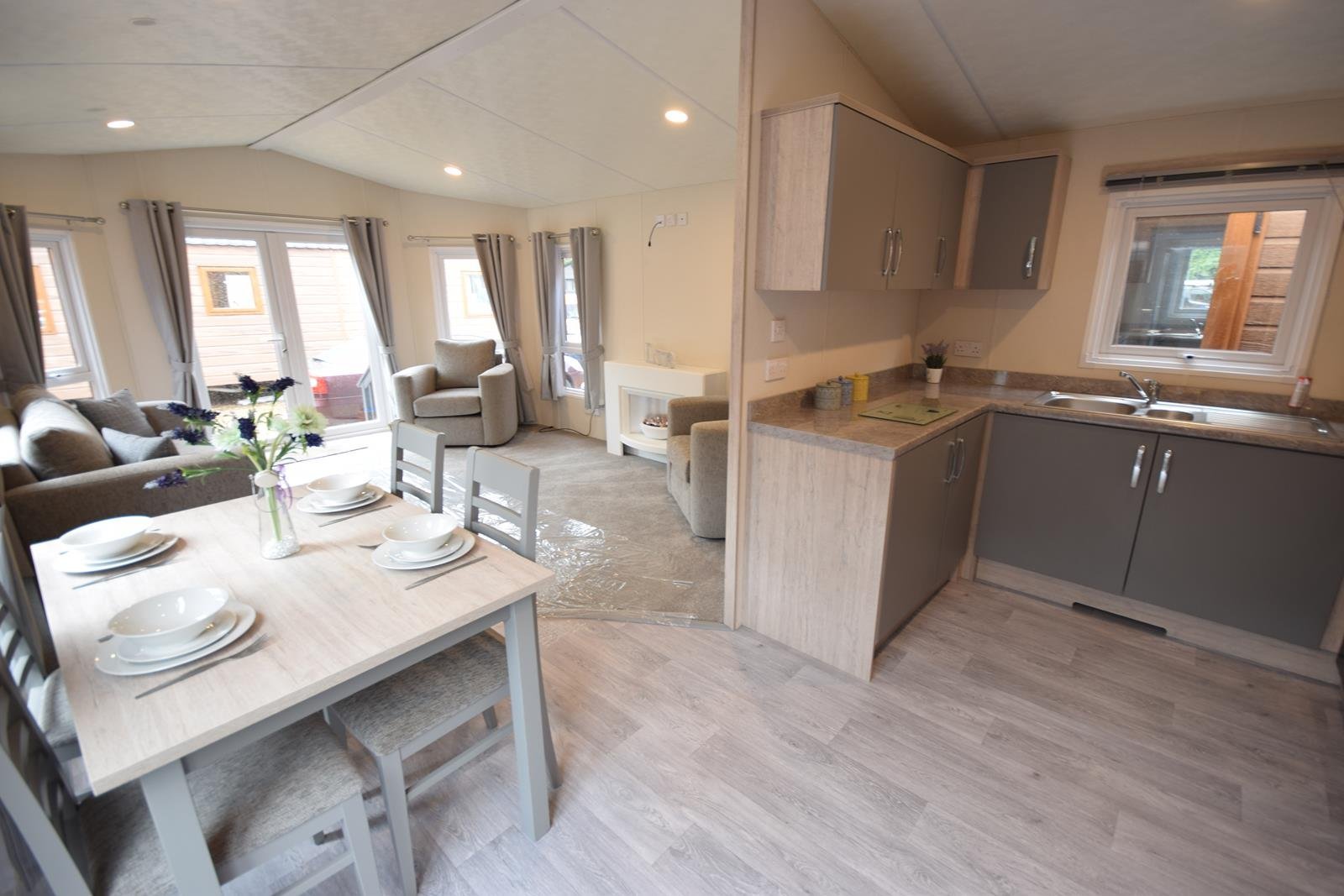PRE-ORDER | 2027 Sunrise Lodge Deluxe Super’ | 41×13 | 3 beds - Image 2