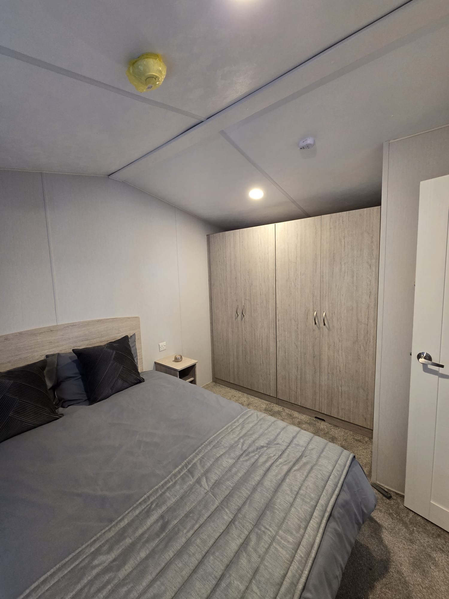 AVAILABLE | 2026 | Sunrise ‘Micro’ Lodge | 31×12 | 1 King Bed - Image 13