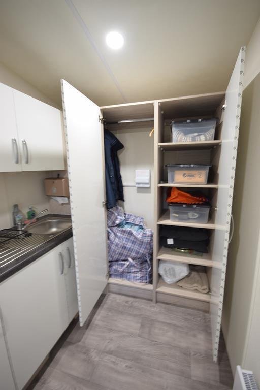 AVAILABLE | Garden Office/ Glamping | 19×12 with kitchen | D/Glazing & Heating - Image 9